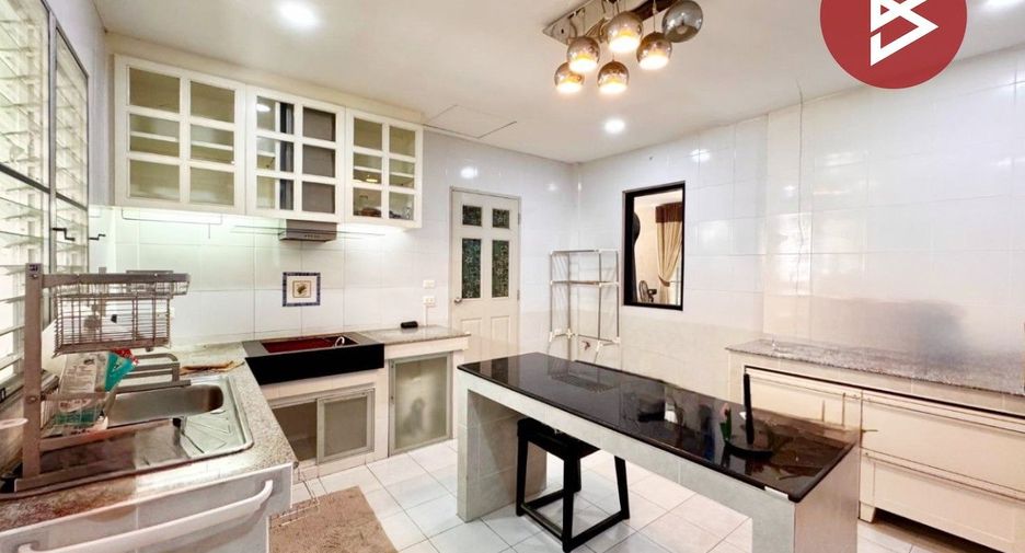 For sale 5 bedrooms house in Prawet, Bangkok