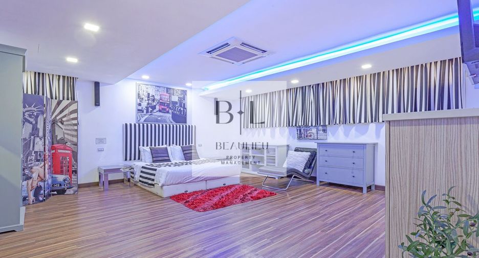 À louer et à vendre 4 chambres maison à Pratumnak, Pattaya