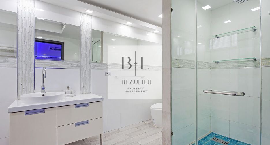 À louer et à vendre 4 chambres maison à Pratumnak, Pattaya