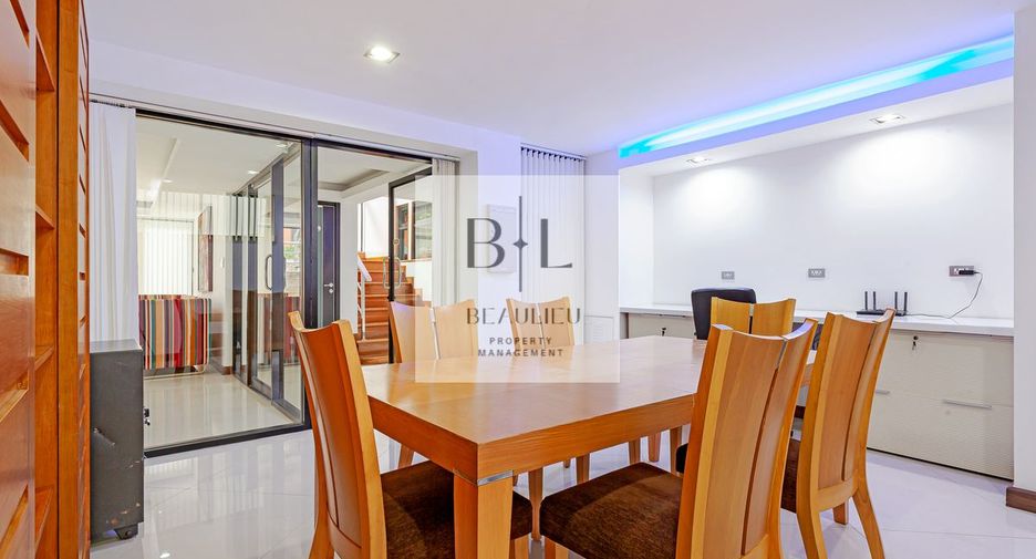 À louer et à vendre 4 chambres maison à Pratumnak, Pattaya