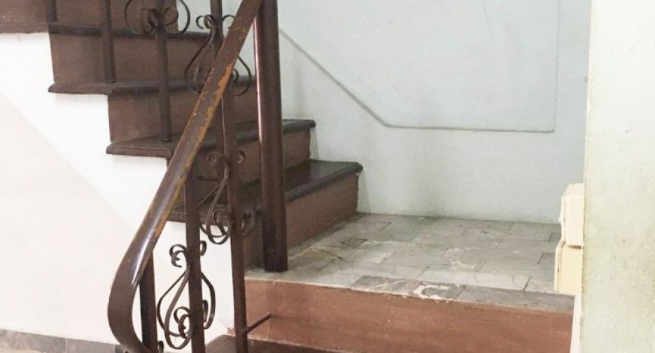 Casa adosada en venta de 4 habitaciones en Thung Khru, Bangkok