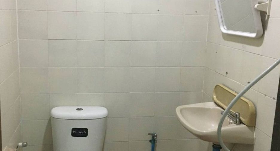 Casa adosada en venta de 4 habitaciones en Thung Khru, Bangkok