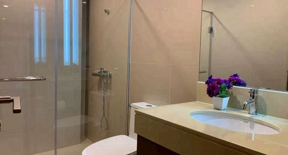 For rent 2 bedrooms condo in Pathum Wan, Bangkok