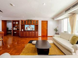 For rent 4 bedrooms condo in Khlong Toei, Bangkok
