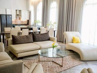 For rent 4 bedrooms townhouse in Yan Nawa, Bangkok