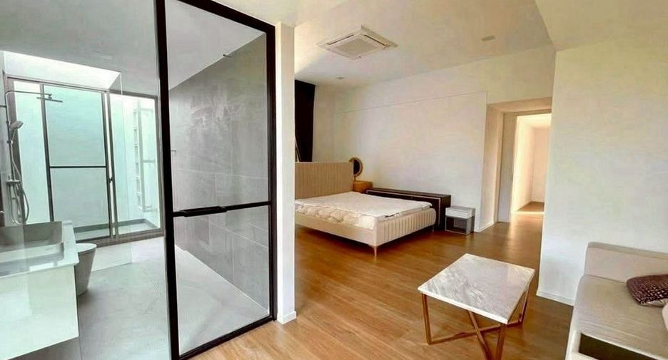 For rent 3 bedrooms house in Saphan Sung, Bangkok