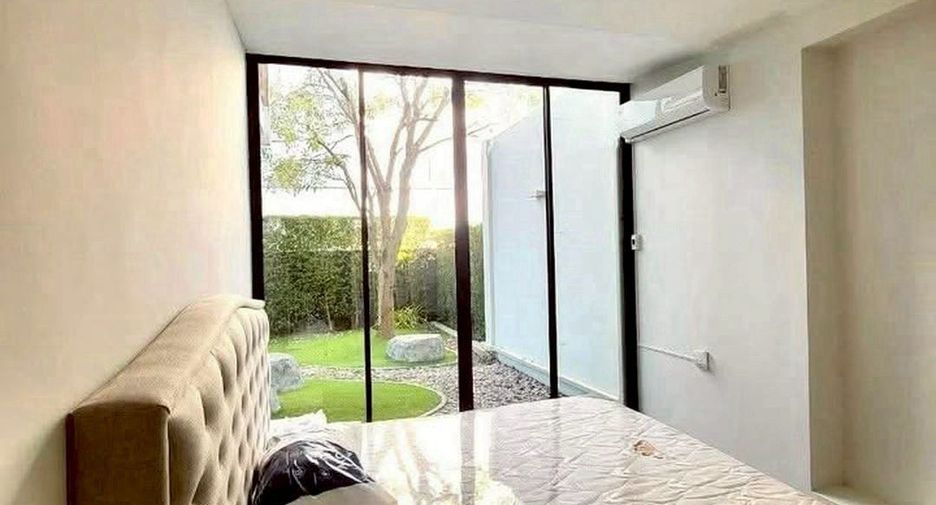 For rent 3 bedrooms house in Saphan Sung, Bangkok