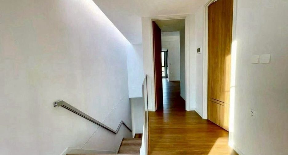 For rent 3 bedrooms house in Saphan Sung, Bangkok