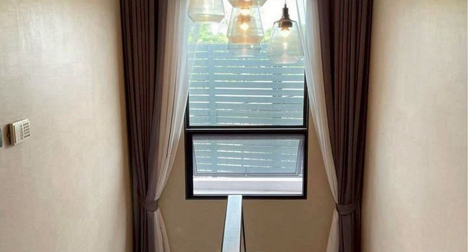 Haus zur Miete mit 4 Zimmer in Bang Kapi, Bangkok