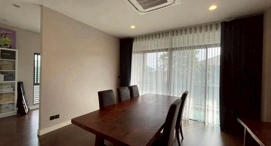 Haus zur Miete mit 4 Zimmer in Bang Kapi, Bangkok