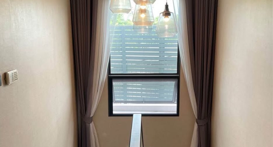 Casa en alquiler y en venta de 5 habitaciones en Bang Kapi, Bangkok