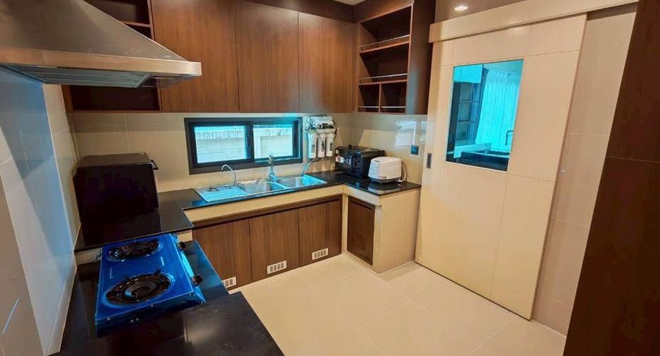 Casa en alquiler y en venta de 5 habitaciones en Bang Kapi, Bangkok
