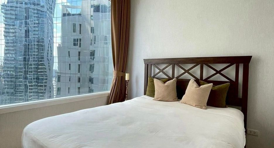 For rent 3 bedrooms condo in Khlong Toei, Bangkok