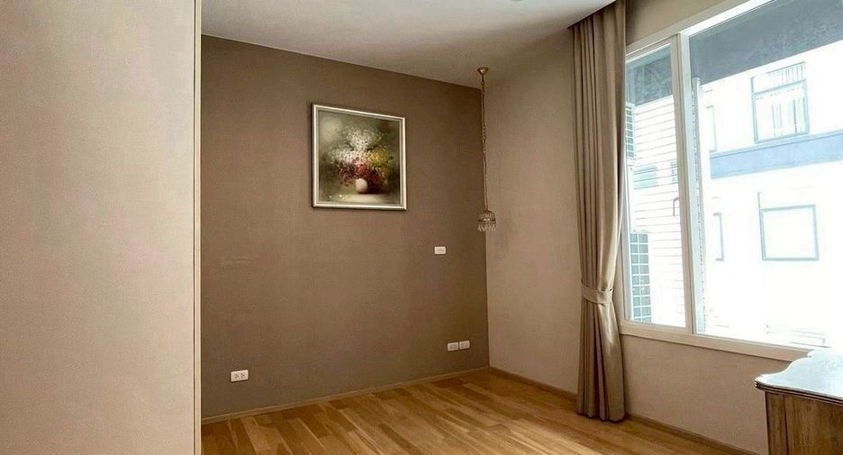 For rent 3 bedrooms condo in Khlong Toei, Bangkok