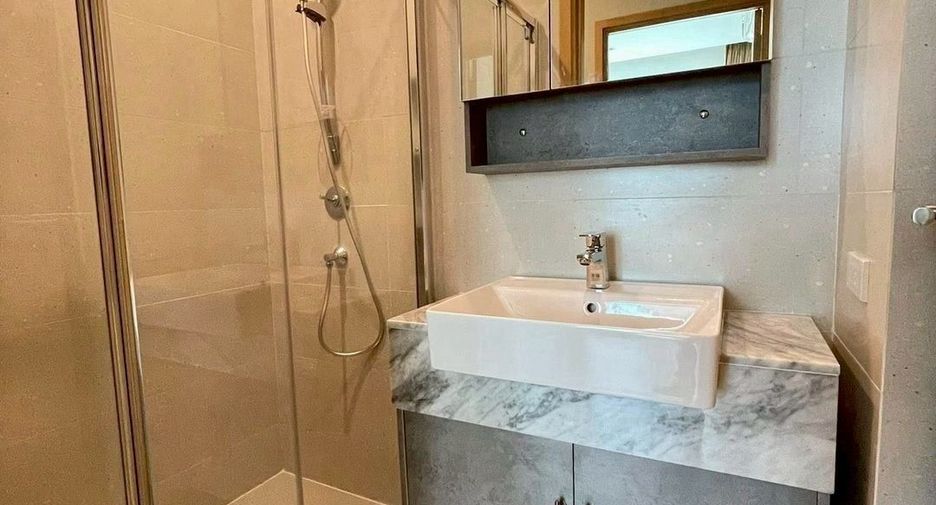 For rent 3 bedrooms condo in Khlong Toei, Bangkok