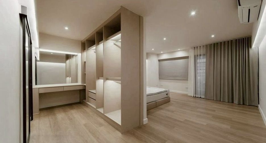 Reihenhaus zur Miete und zum Kauf mit 5 Zimmer in Khlong Toei, Bangkok