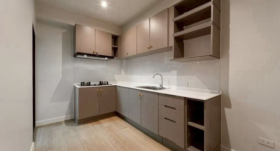 Reihenhaus zur Miete und zum Kauf mit 5 Zimmer in Khlong Toei, Bangkok