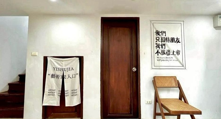 For rent 3 bedrooms retail Space in Watthana, Bangkok