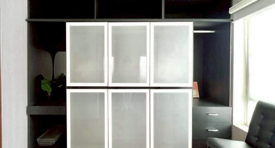 For rent 3 bedrooms retail Space in Watthana, Bangkok