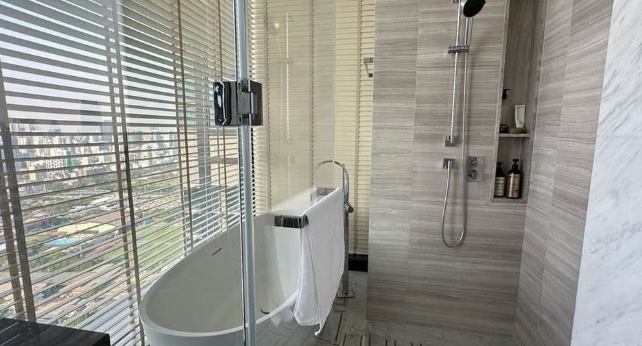 For rent 3 bedrooms condo in Sathon, Bangkok