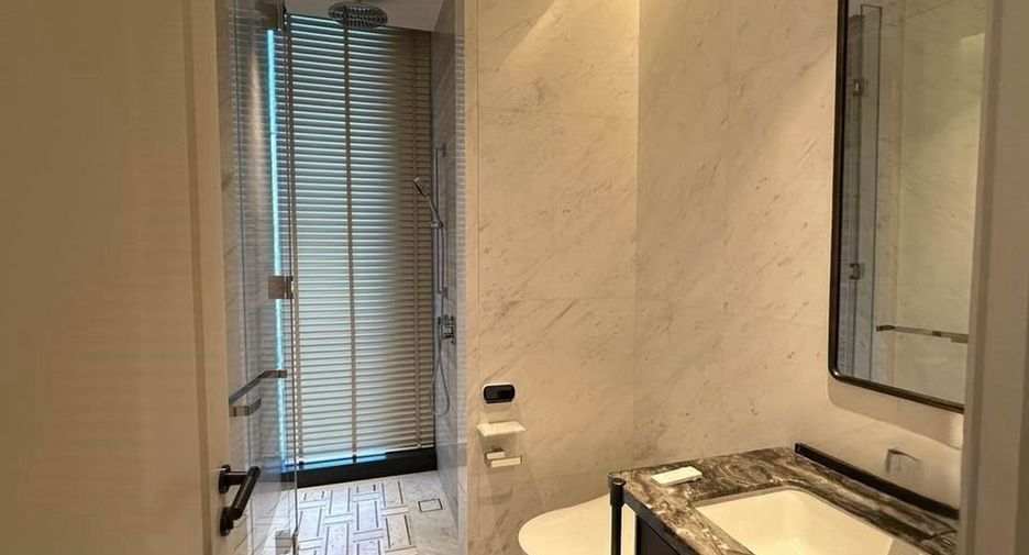 For rent 3 bedrooms condo in Sathon, Bangkok