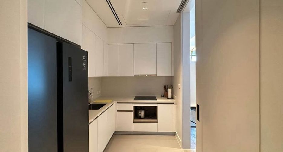 For rent 3 bedrooms condo in Sathon, Bangkok