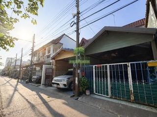 Casa adosada en venta de 2 habitaciones en Lam Luk Ka, Pathum Thani
