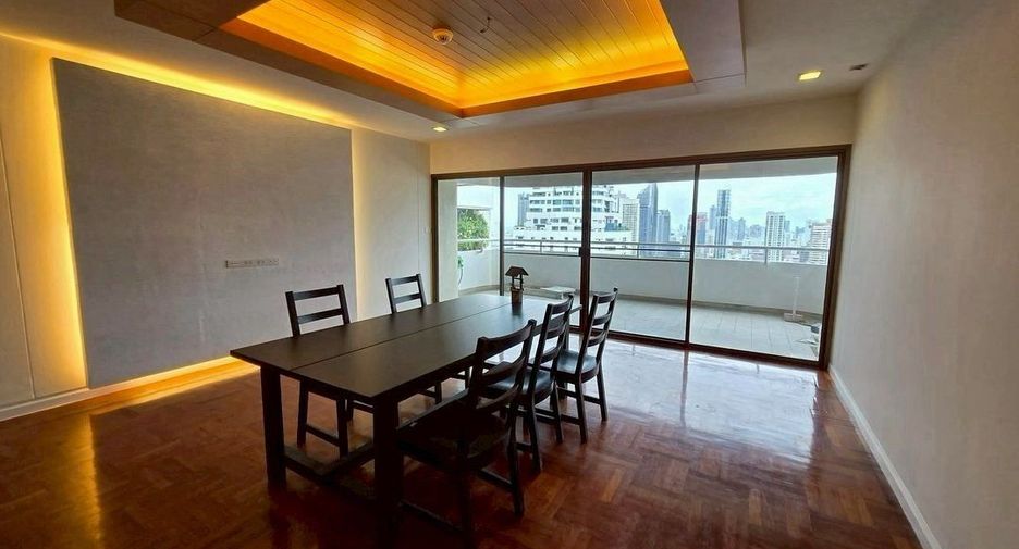 For rent 3 bedrooms condo in Watthana, Bangkok