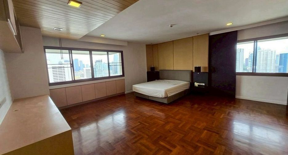 For rent 3 bedrooms condo in Watthana, Bangkok