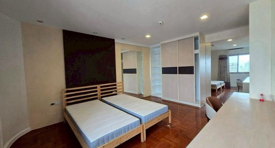 For rent 3 bedrooms condo in Watthana, Bangkok