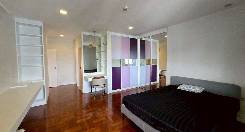 For rent 3 bedrooms condo in Watthana, Bangkok