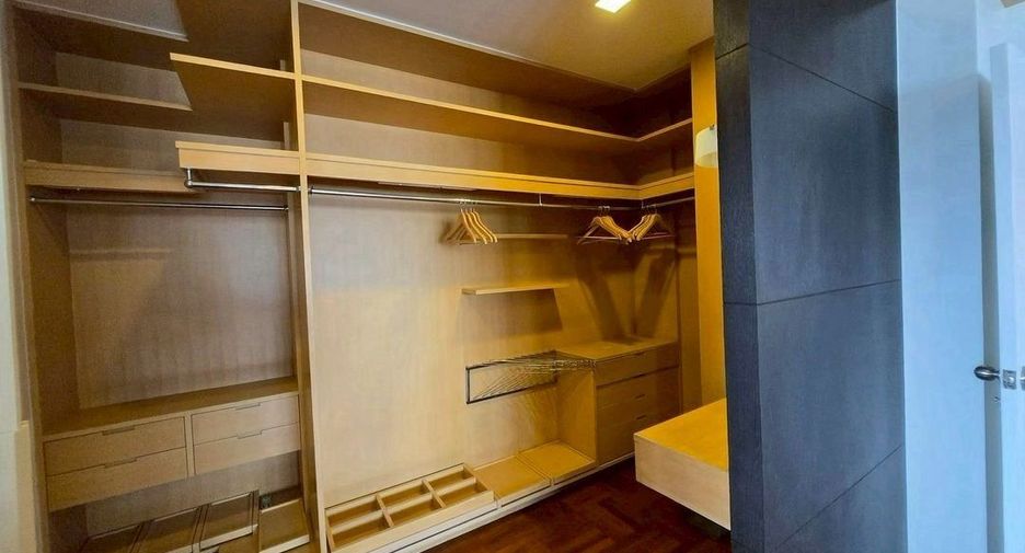 For rent 3 bedrooms condo in Watthana, Bangkok