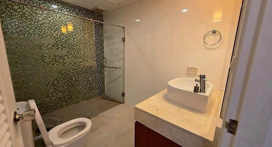 For rent 3 bedrooms condo in Watthana, Bangkok
