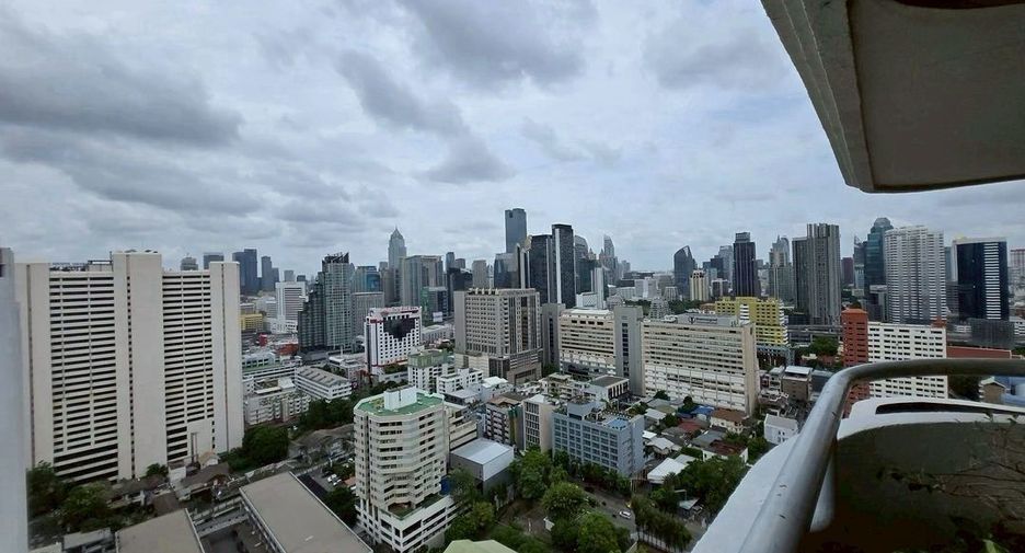 For rent 3 bedrooms condo in Watthana, Bangkok