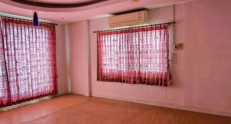 Reihenhaus zum Kauf mit 5 Zimmer in Nong Khaem, Bangkok