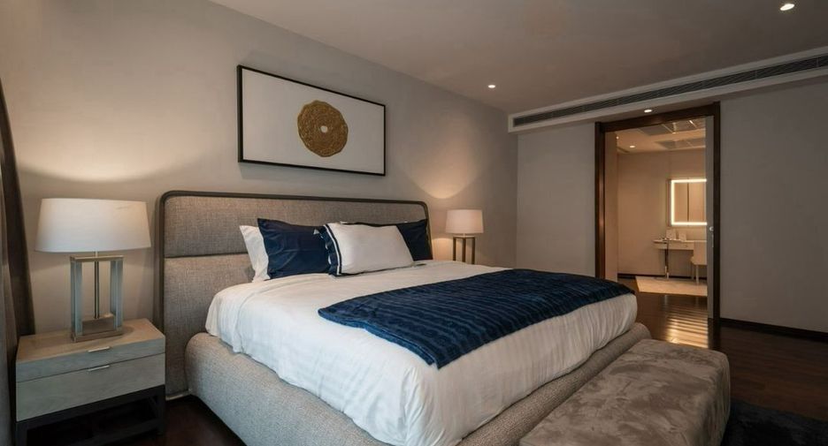 For rent 3 bedrooms condo in Watthana, Bangkok