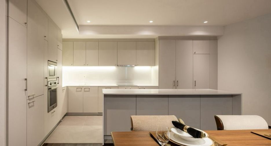 For rent 3 bedrooms condo in Watthana, Bangkok