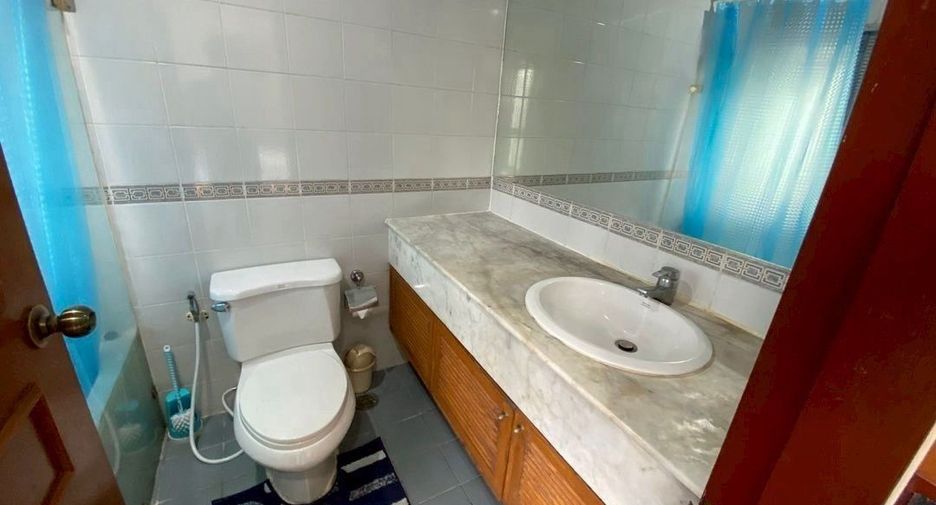For rent 2 bedrooms condo in Pathum Wan, Bangkok