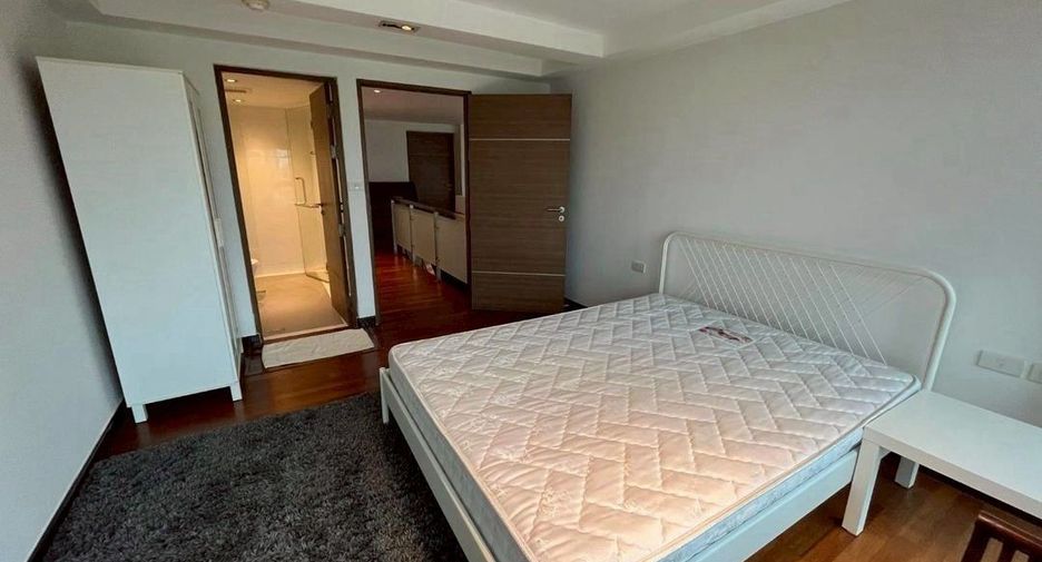 For rent 3 bedrooms condo in Watthana, Bangkok