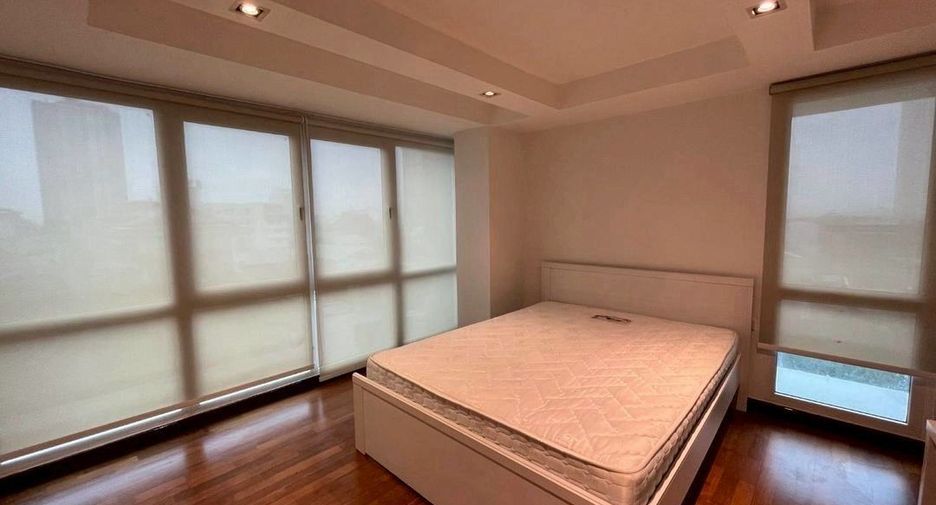 For rent 3 bedrooms condo in Watthana, Bangkok