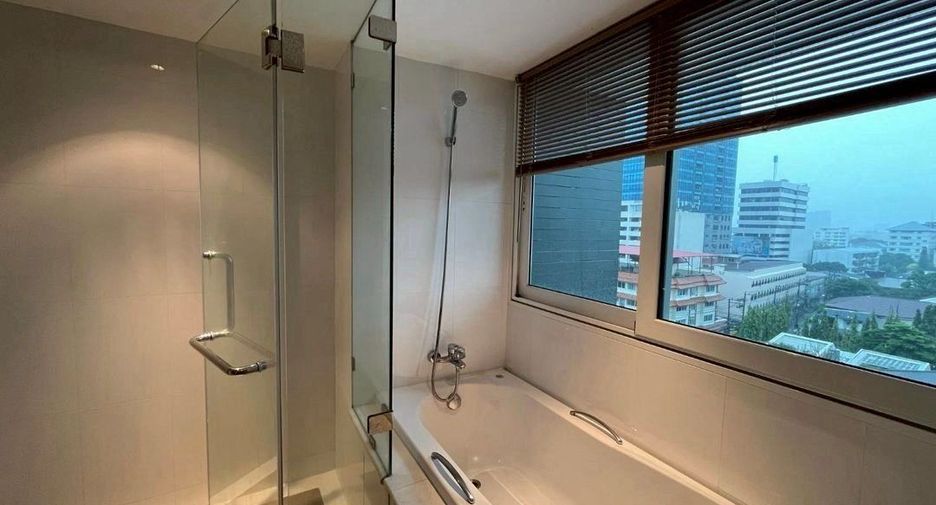 For rent 3 bedrooms condo in Watthana, Bangkok