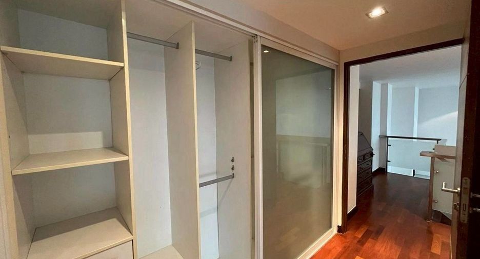 For rent 3 bedrooms condo in Watthana, Bangkok