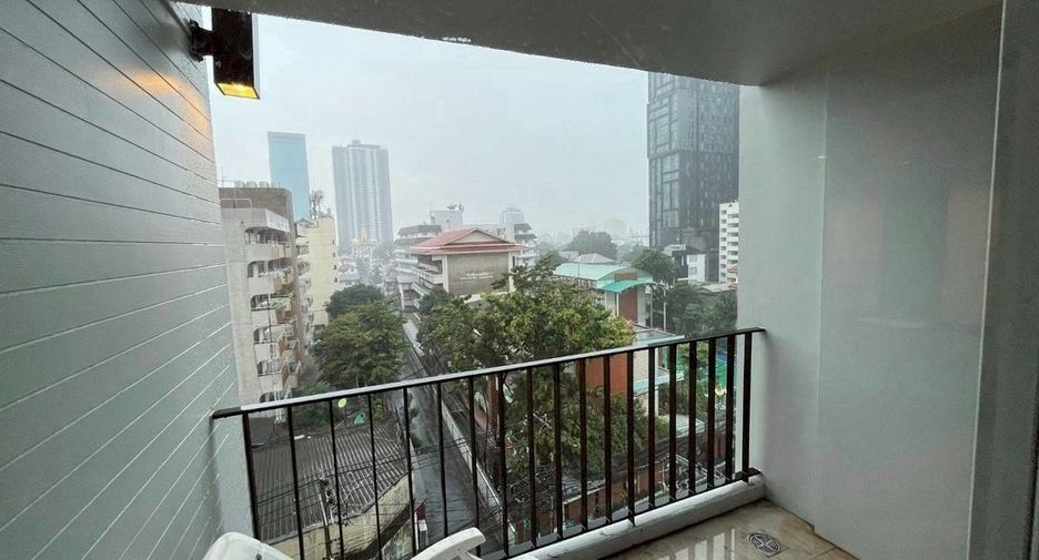 For rent 3 bedrooms condo in Watthana, Bangkok