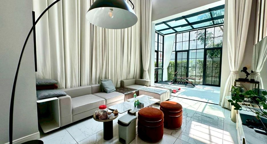 Casa en venta de 4 habitaciones en Suan Luang, Bangkok
