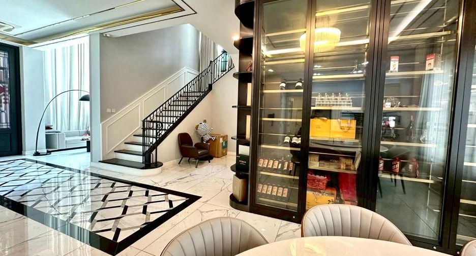 Casa en venta de 4 habitaciones en Suan Luang, Bangkok
