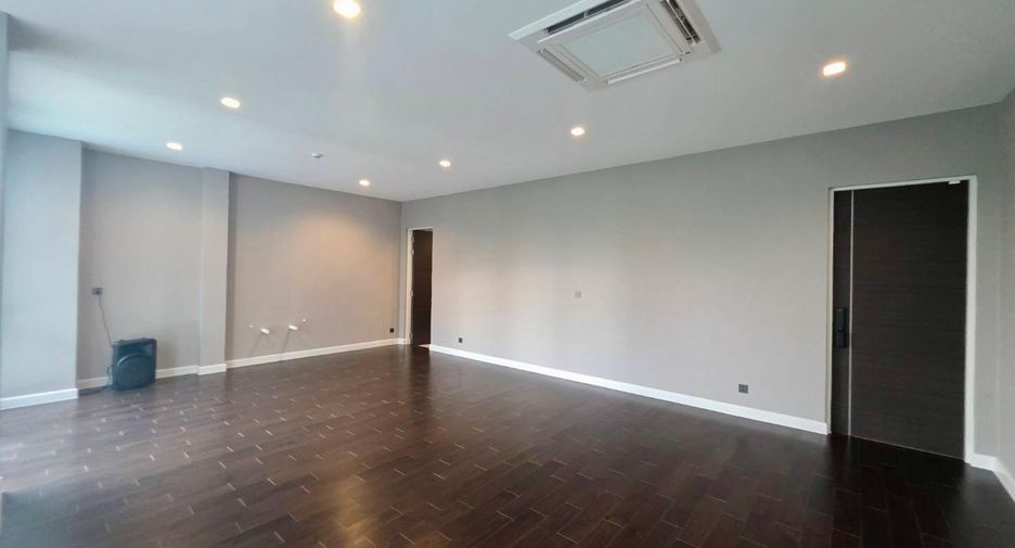 À vendre 4 chambres maison à Bang Kapi, Bangkok