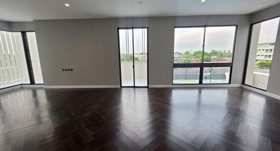 À vendre 4 chambres maison à Bang Kapi, Bangkok