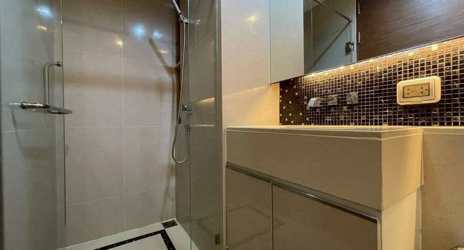 Аренда и продажа 2 спальни кондо в Сатхон, Бангкок