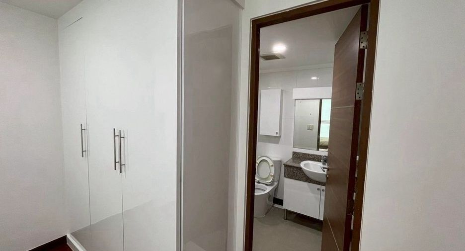 For sale 1 bed condo in Watthana, Bangkok