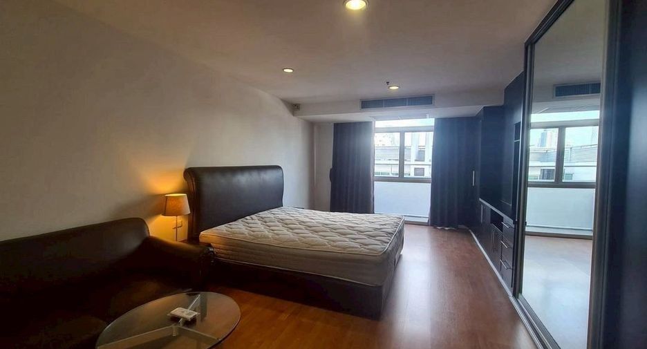For rent 2 bedrooms condo in Khlong Toei, Bangkok